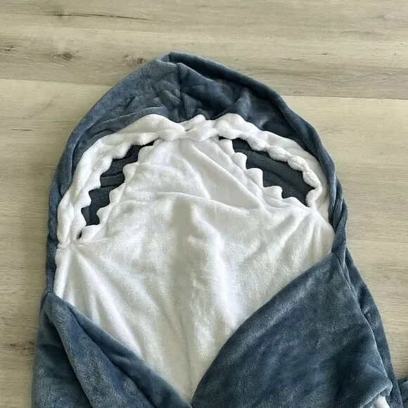 Cozy Shark‎ Blanket Blue/White OS NWT - Picture 5 of 9